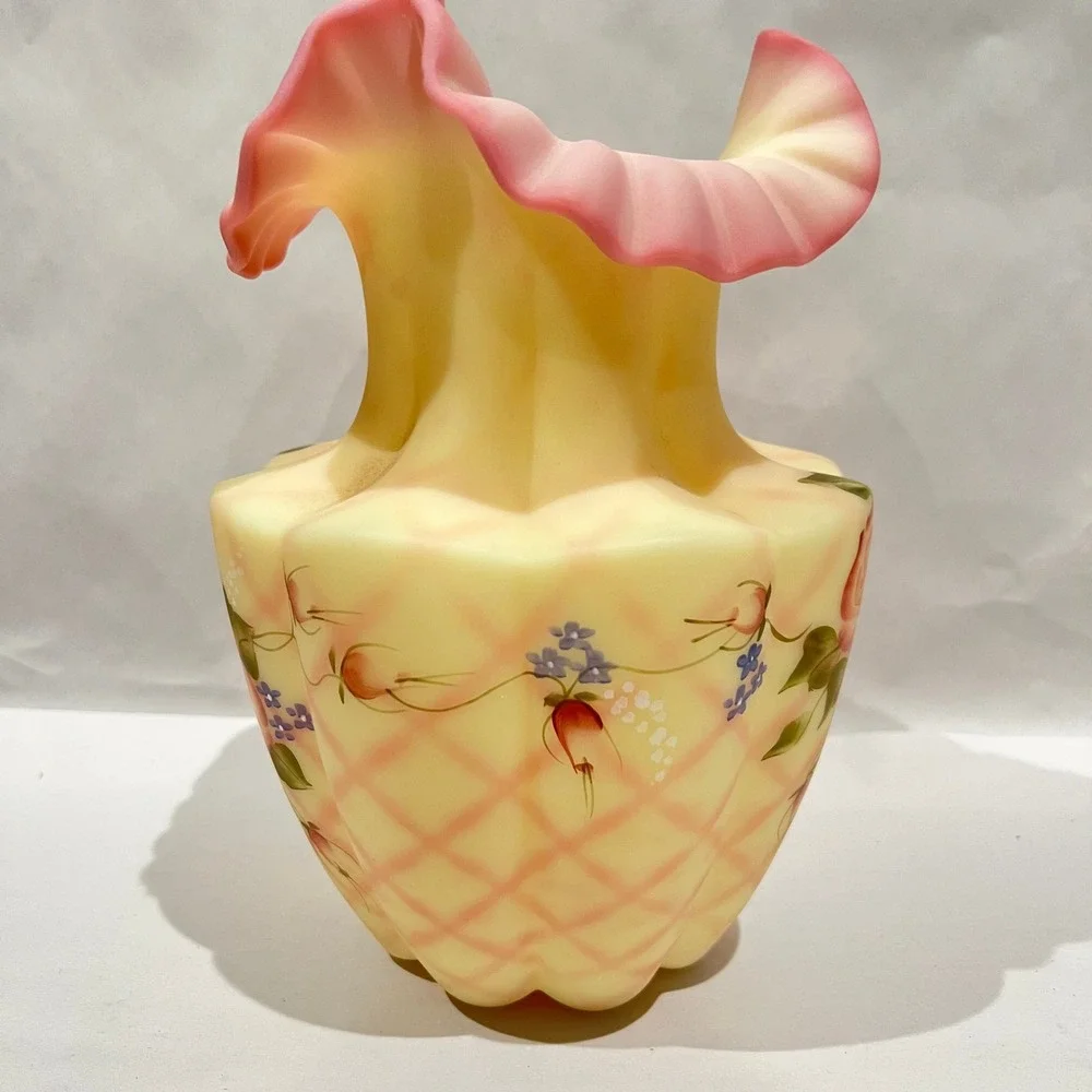 Large Fenton Burmese Custard Diamond Optic Vase 9.5